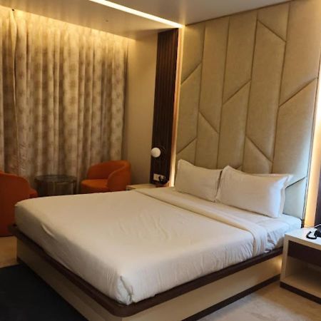 The Grand Embassy Hotel West Bengal Māldah Extérieur photo