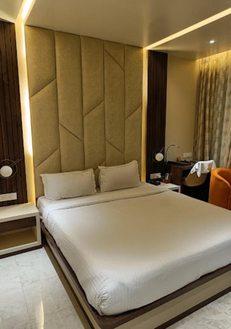 The Grand Embassy Hotel West Bengal Māldah Extérieur photo