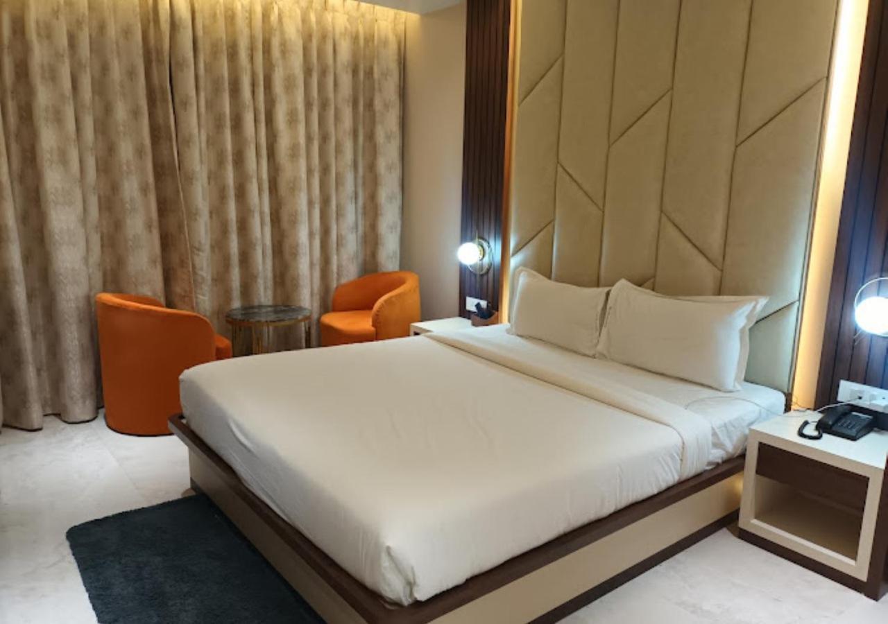 The Grand Embassy Hotel West Bengal Māldah Extérieur photo