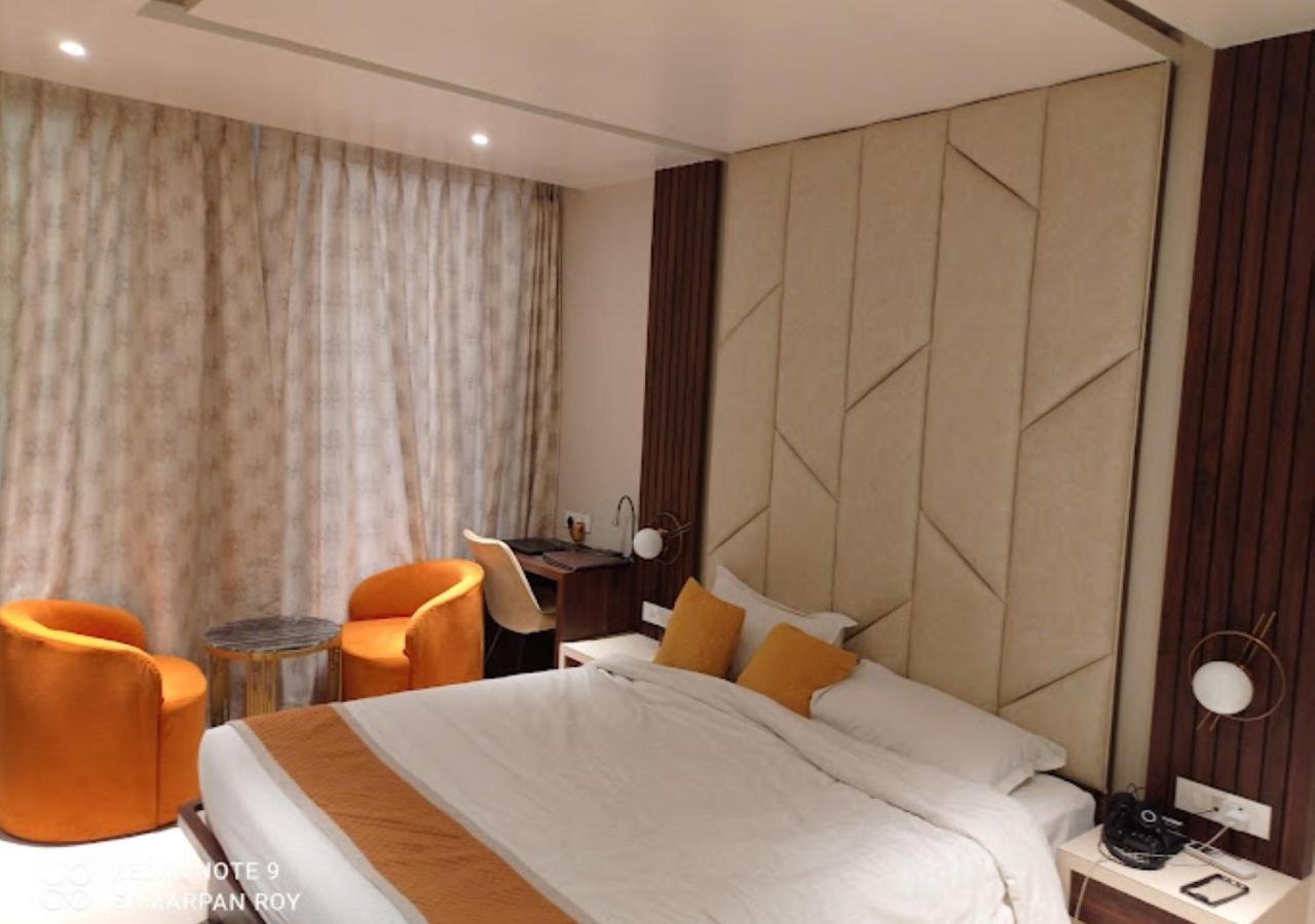 The Grand Embassy Hotel West Bengal Māldah Extérieur photo