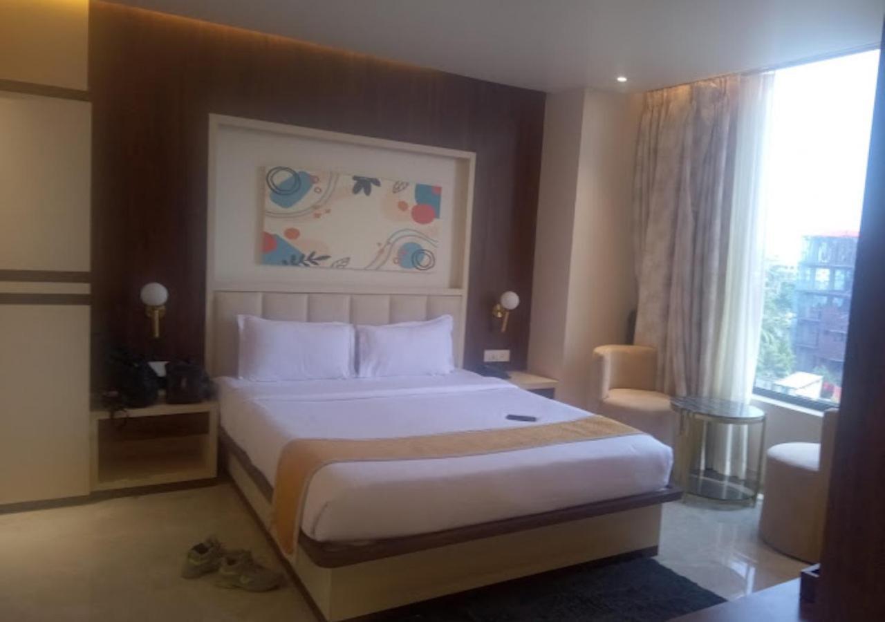 The Grand Embassy Hotel West Bengal Māldah Extérieur photo