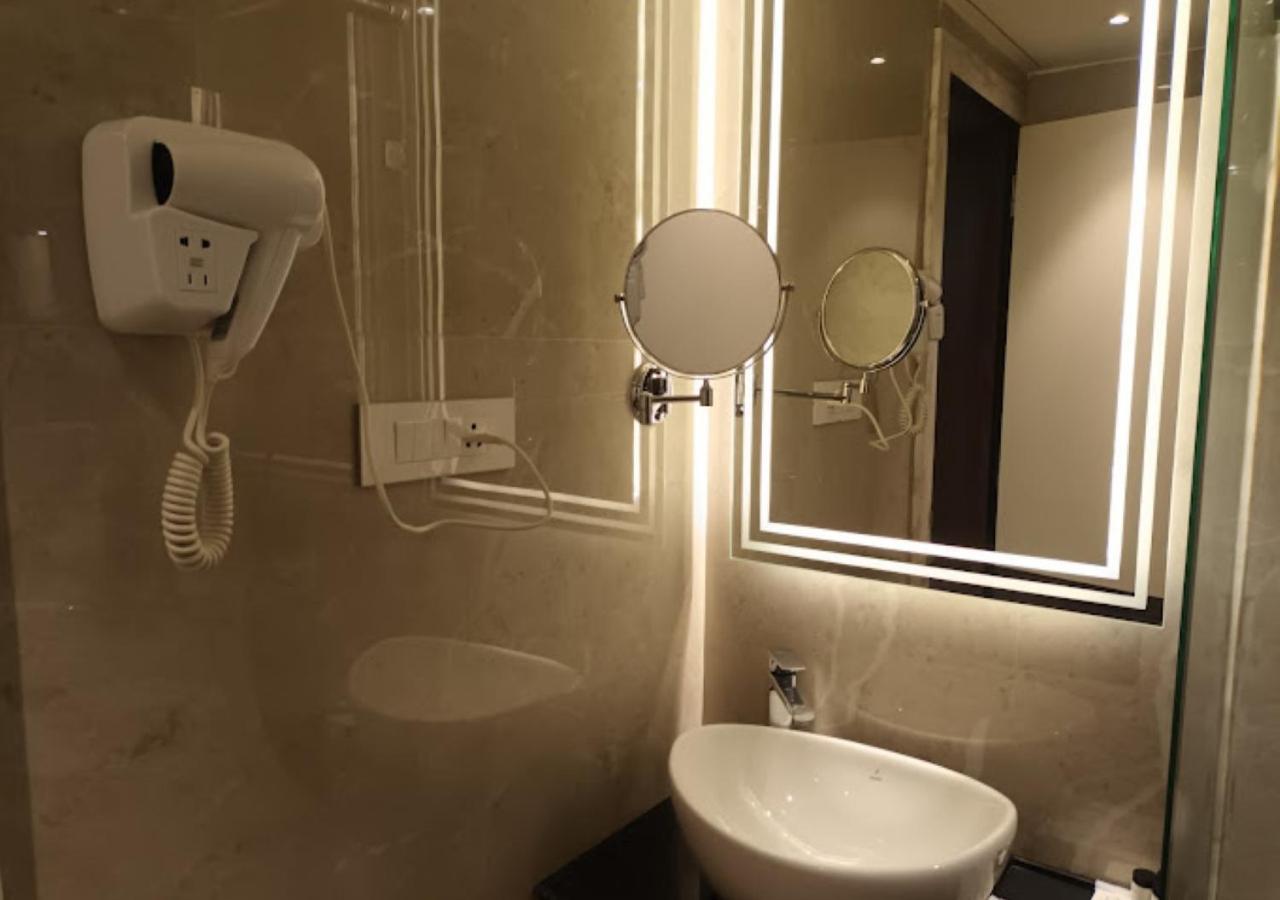 The Grand Embassy Hotel West Bengal Māldah Extérieur photo
