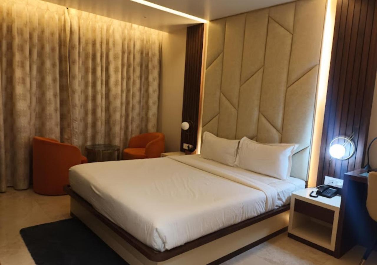 The Grand Embassy Hotel West Bengal Māldah Extérieur photo