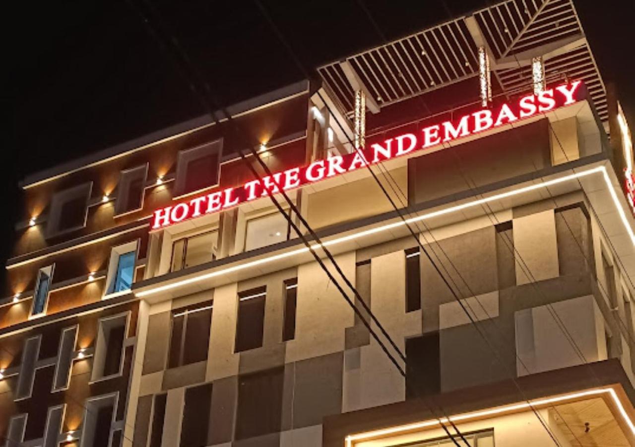 The Grand Embassy Hotel West Bengal Māldah Extérieur photo